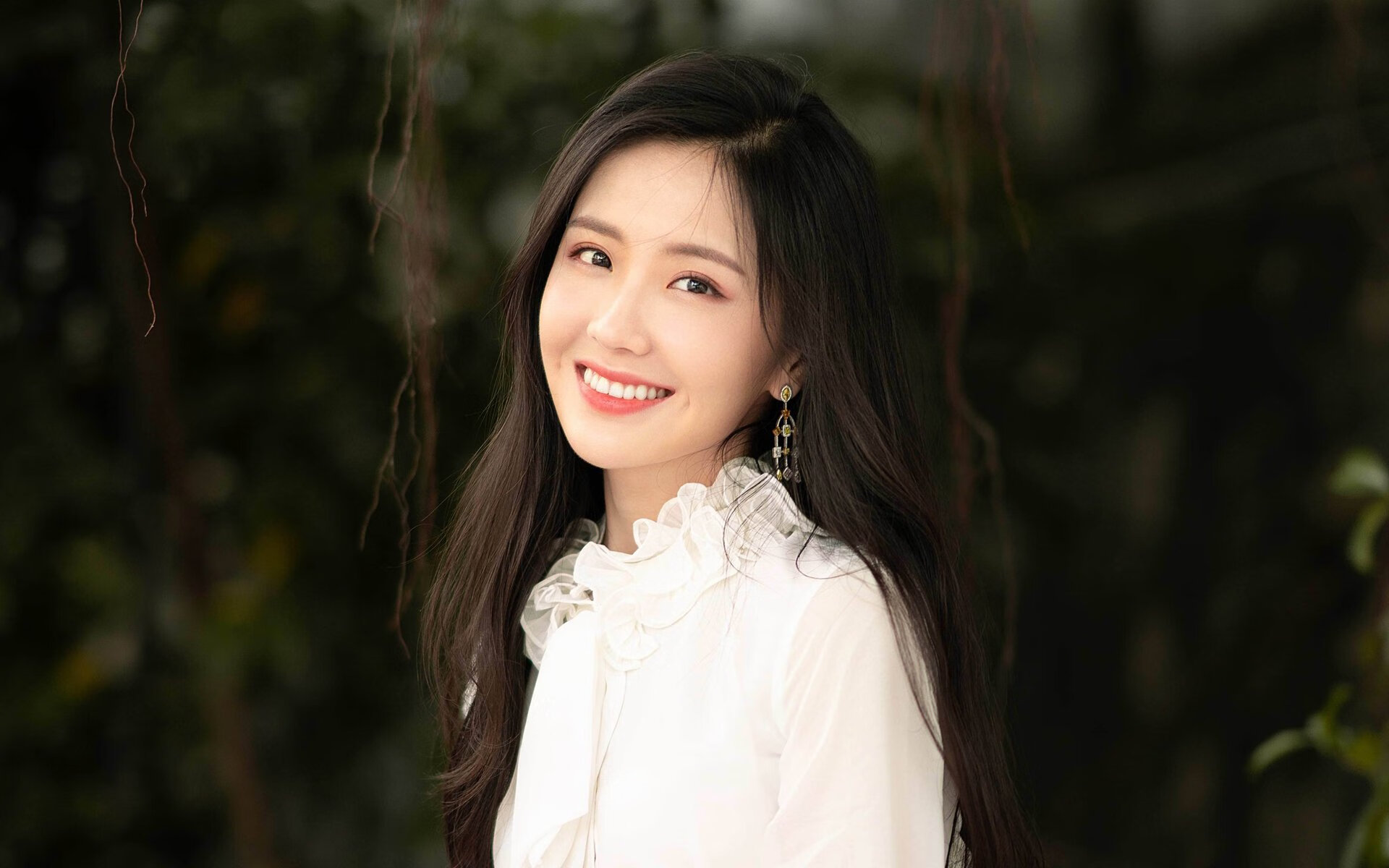 爱游戏APP-银箭重生，威廉姆斯上演奇迹！佩雷兹惊艳全场，索伯战术全盘崩溃