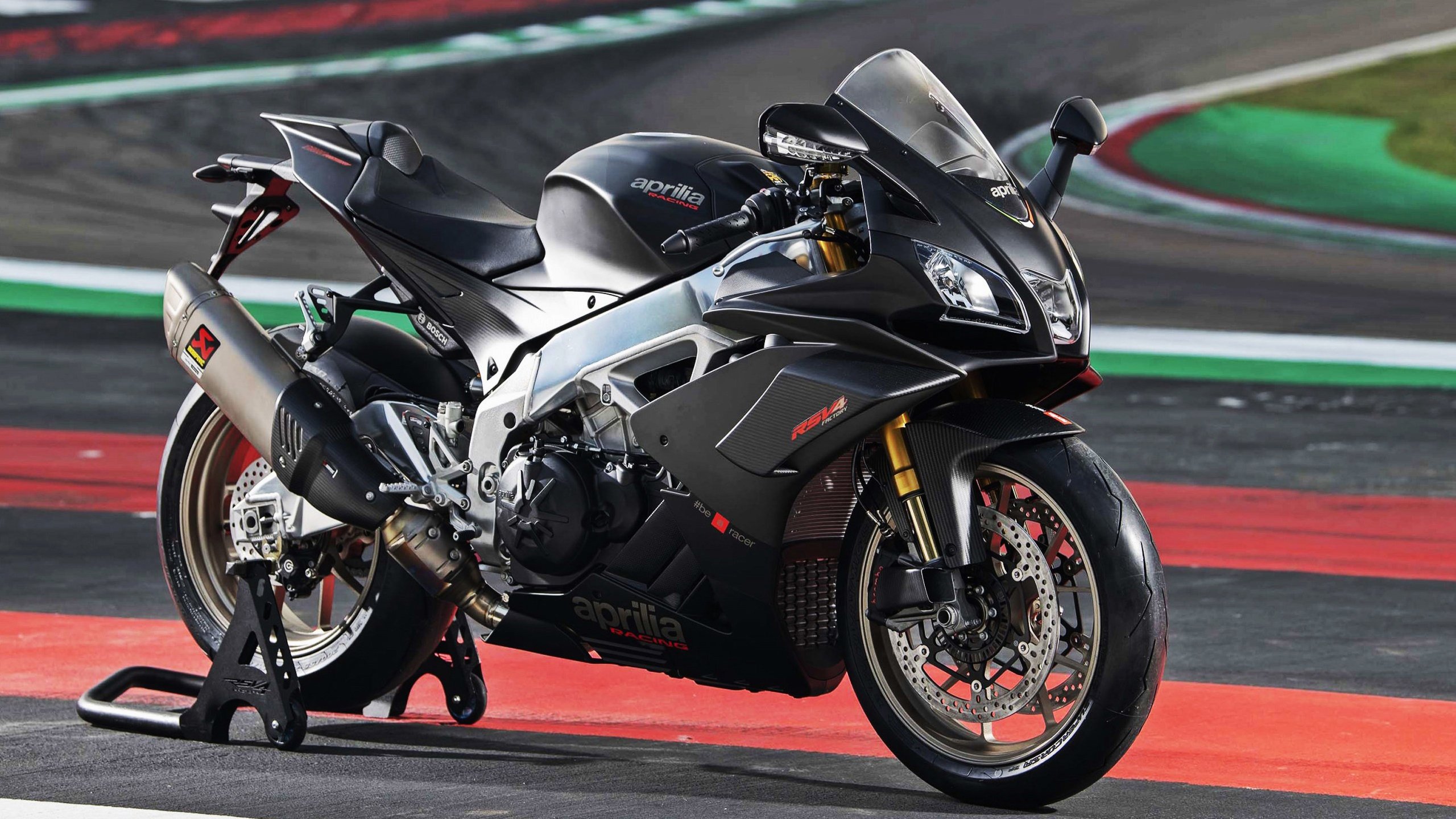 爱游戏在线-水与火的交织，萨内用一脚撕裂殖民记忆的弧线