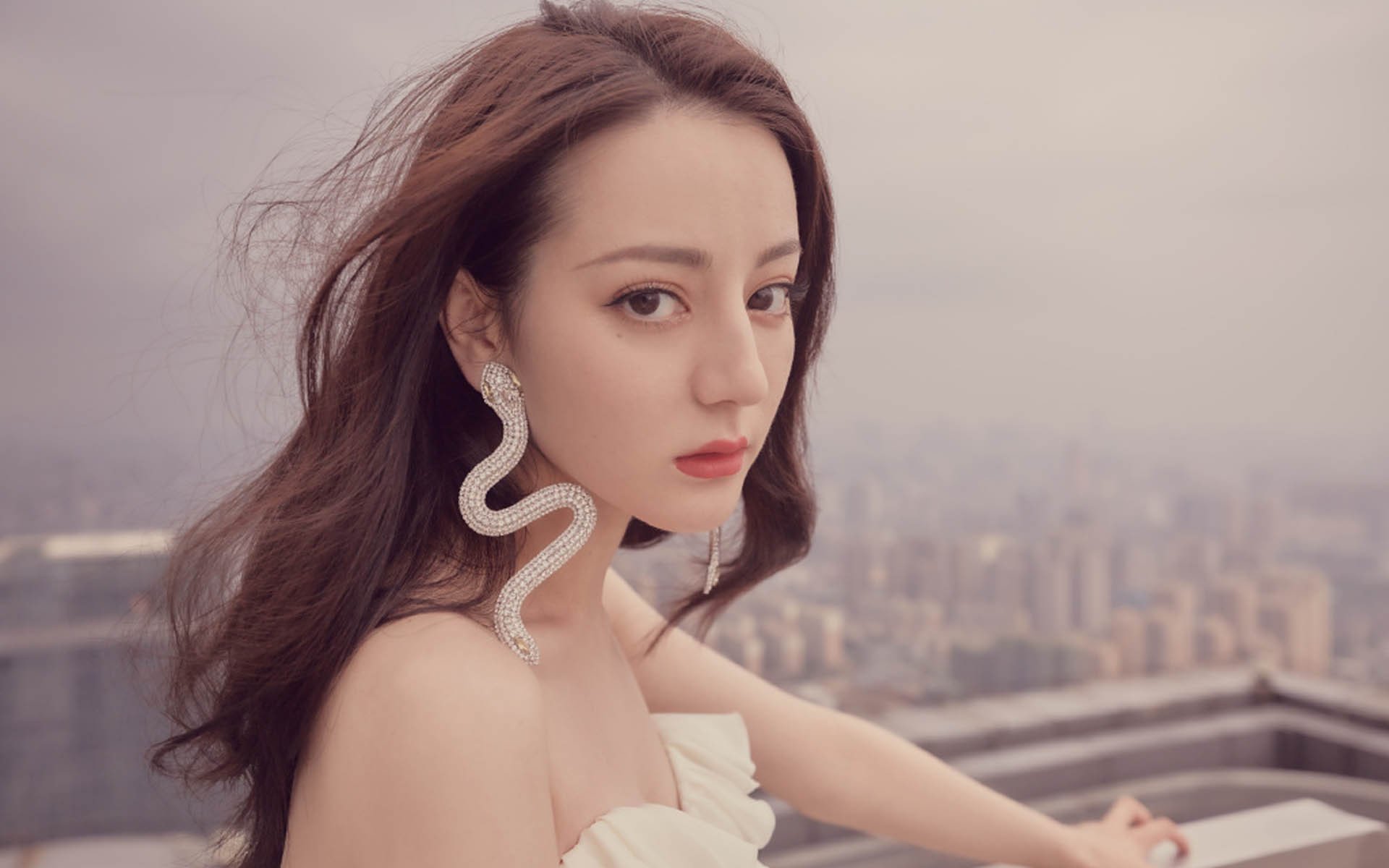 爱游戏官方-独舞者莱奥，在塞维利亚的雨夜，他以一人之力改写了欧战叙事